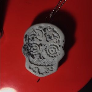 handmade resin sugar skull necklace/keychain
